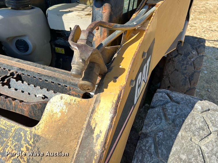 image for item DQ2164 2005 Caterpillar 242B  skid steer loader