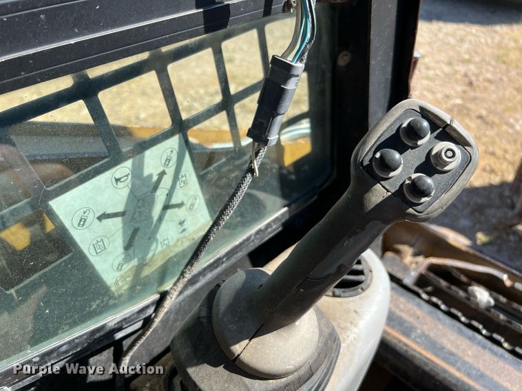 image for item DQ2164 2005 Caterpillar 242B  skid steer loader