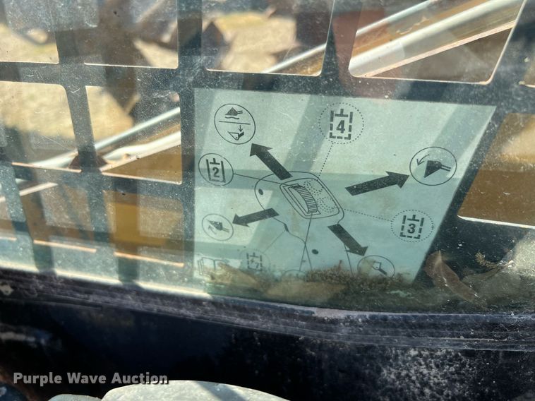 image for item DQ2164 2005 Caterpillar 242B  skid steer loader