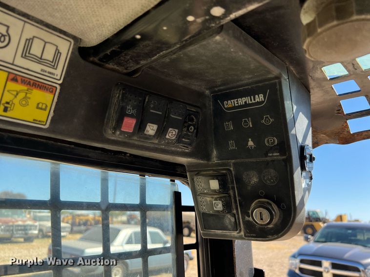 image for item DQ2164 2005 Caterpillar 242B  skid steer loader