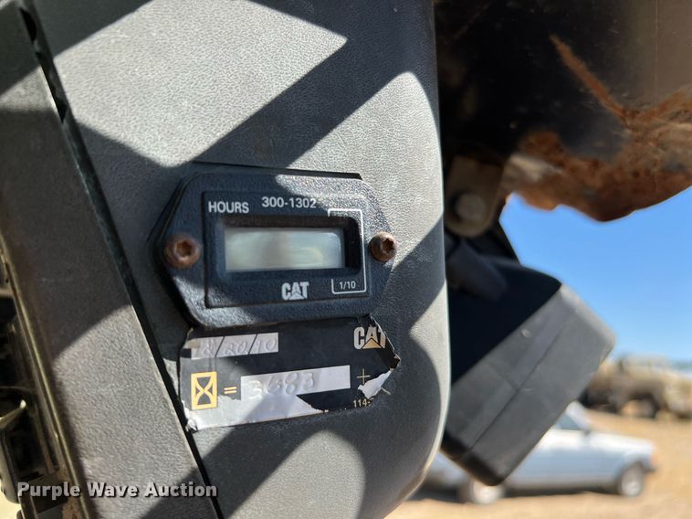 image for item DQ2164 2005 Caterpillar 242B  skid steer loader