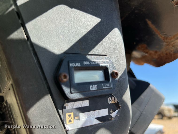 image for item DQ2164 2005 Caterpillar 242B  skid steer loader