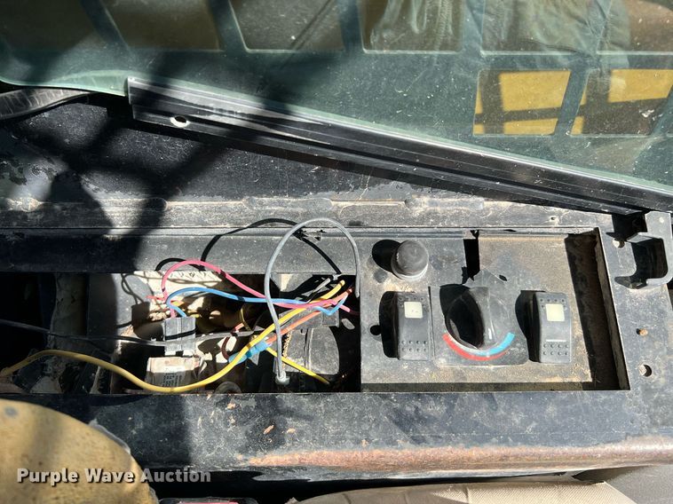 image for item DQ2164 2005 Caterpillar 242B  skid steer loader