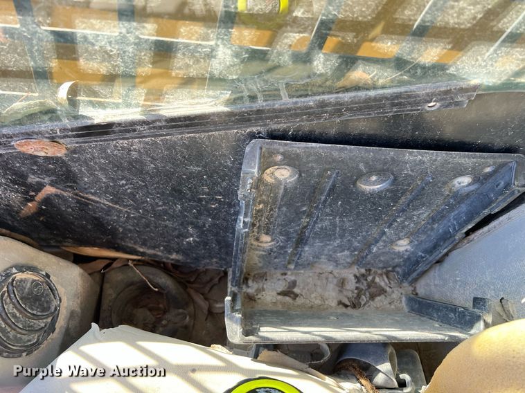 image for item DQ2164 2005 Caterpillar 242B  skid steer loader