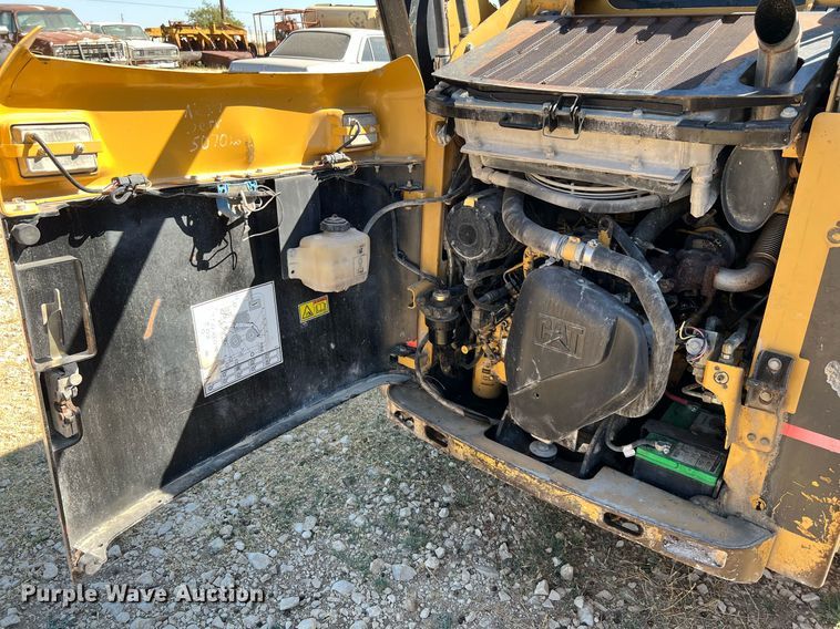 image for item DQ2164 2005 Caterpillar 242B  skid steer loader