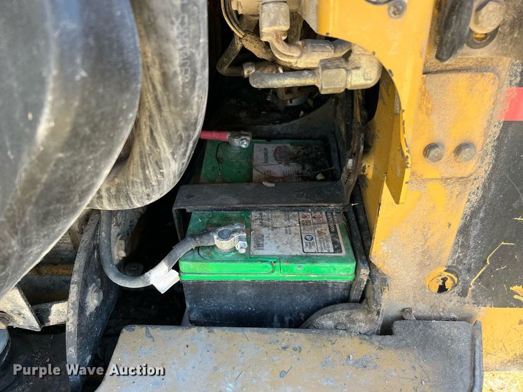 image for item DQ2164 2005 Caterpillar 242B  skid steer loader