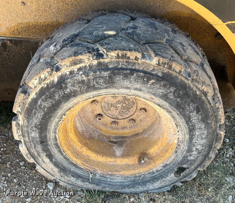 image for item DQ2164 2005 Caterpillar 242B  skid steer loader