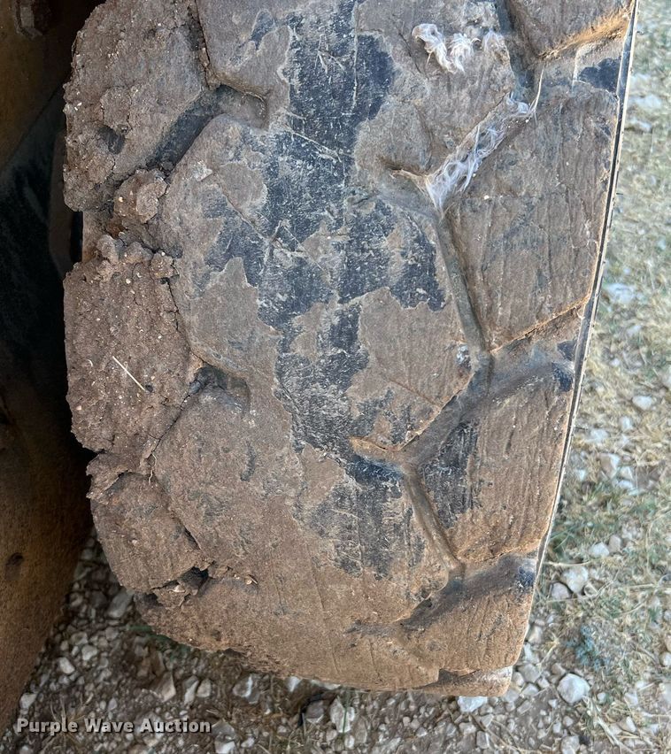 image for item DQ2164 2005 Caterpillar 242B  skid steer loader