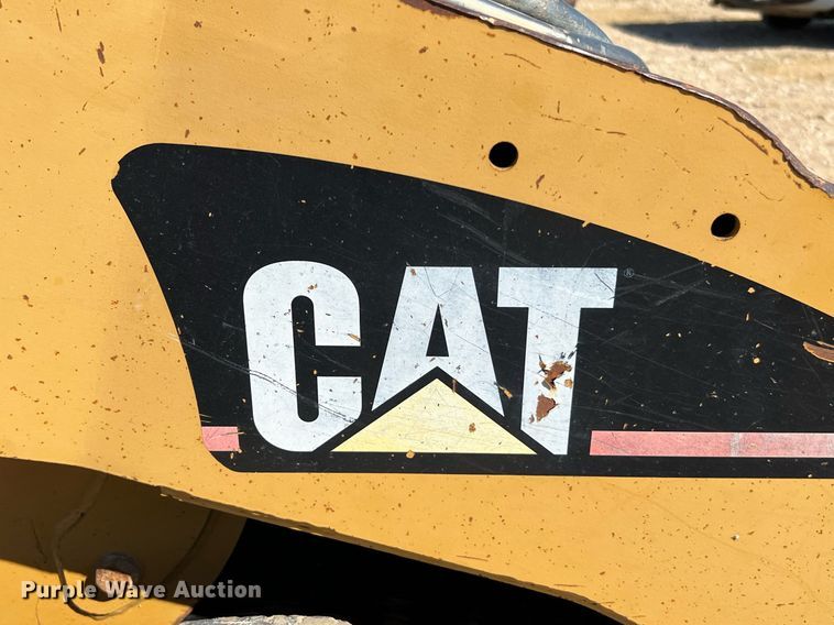 image for item DQ2164 2005 Caterpillar 242B  skid steer loader