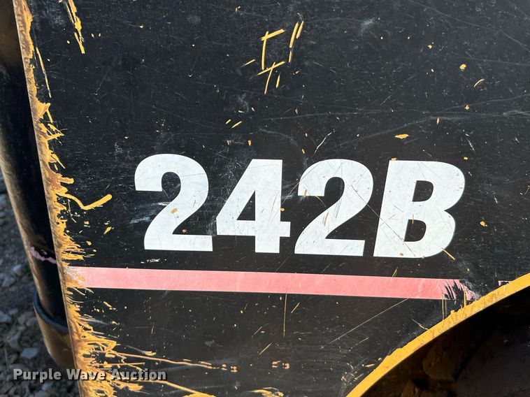 image for item DQ2164 2005 Caterpillar 242B  skid steer loader