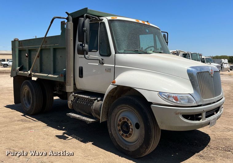 image for item DQ2166 2007 International 4300  dump truck