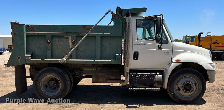 image for item DQ2166 2007 International 4300  dump truck