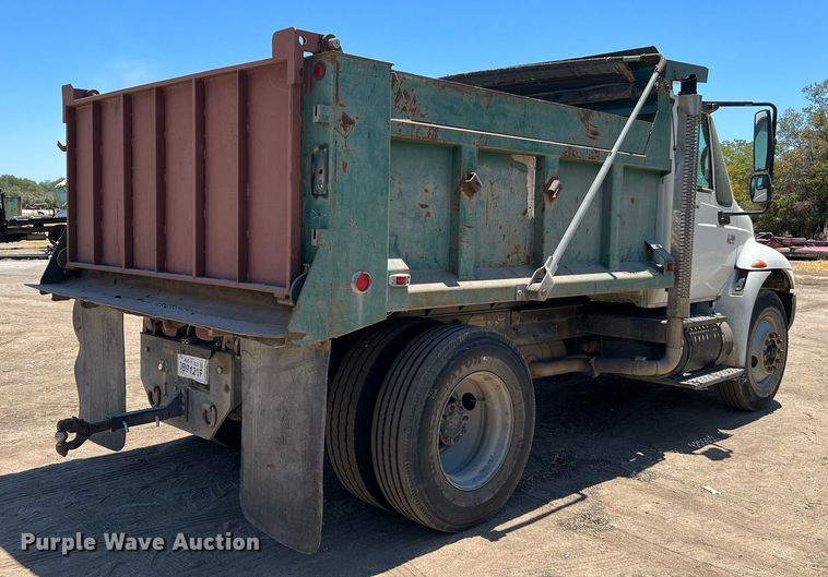 image for item DQ2166 2007 International 4300  dump truck