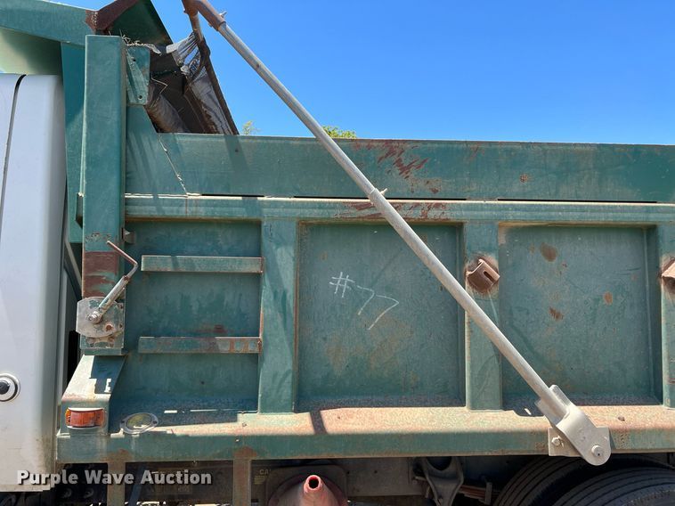 image for item DQ2166 2007 International 4300  dump truck