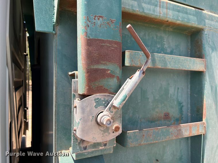 image for item DQ2166 2007 International 4300  dump truck