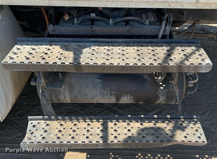 image for item DQ2166 2007 International 4300  dump truck