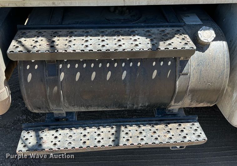 image for item DQ2166 2007 International 4300  dump truck