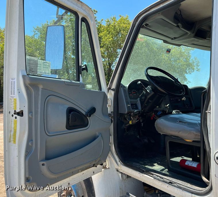 image for item DQ2166 2007 International 4300  dump truck