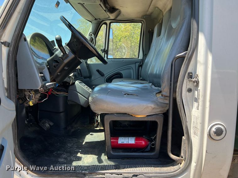 image for item DQ2166 2007 International 4300  dump truck