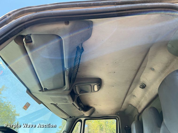 image for item DQ2166 2007 International 4300  dump truck