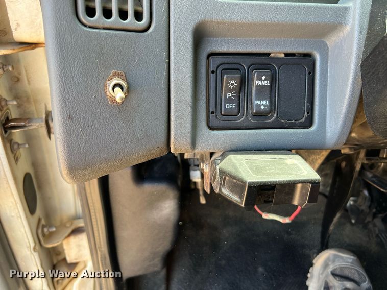 image for item DQ2166 2007 International 4300  dump truck