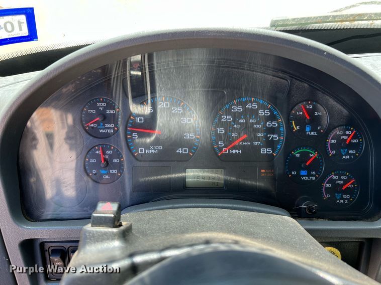 image for item DQ2166 2007 International 4300  dump truck