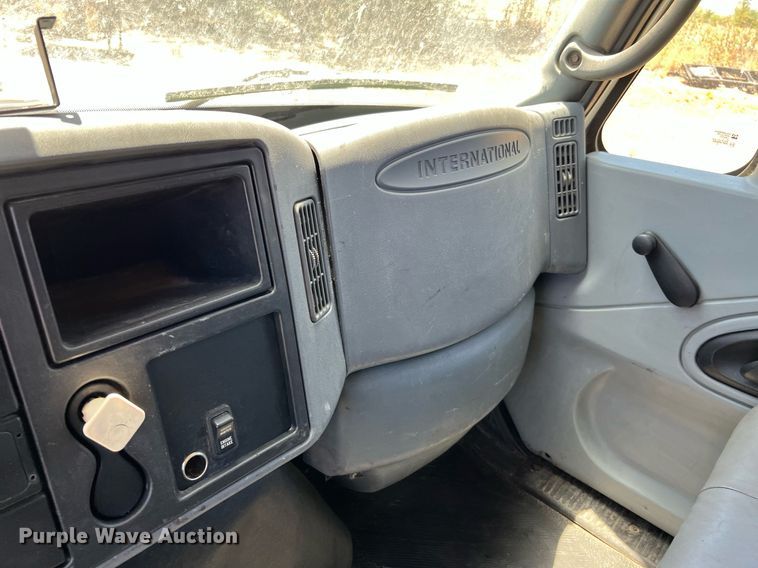 image for item DQ2166 2007 International 4300  dump truck