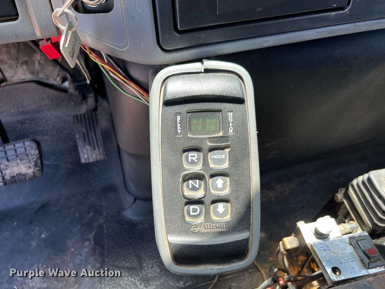 image for item DQ2166 2007 International 4300  dump truck