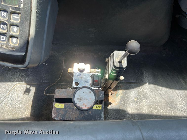 image for item DQ2166 2007 International 4300  dump truck