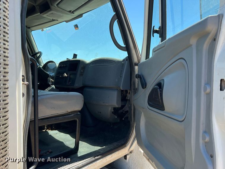 image for item DQ2166 2007 International 4300  dump truck