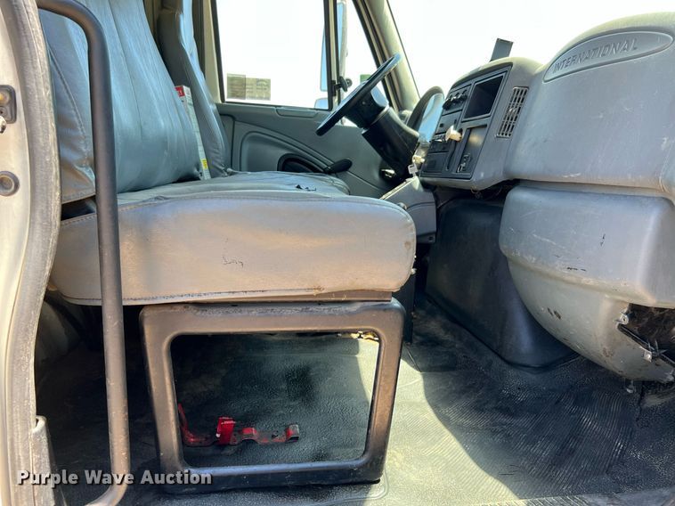 image for item DQ2166 2007 International 4300  dump truck