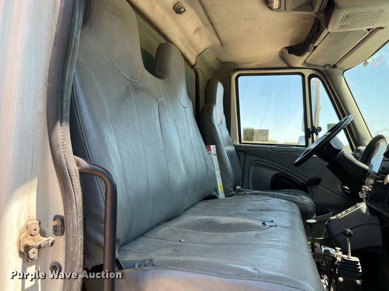 image for item DQ2166 2007 International 4300  dump truck