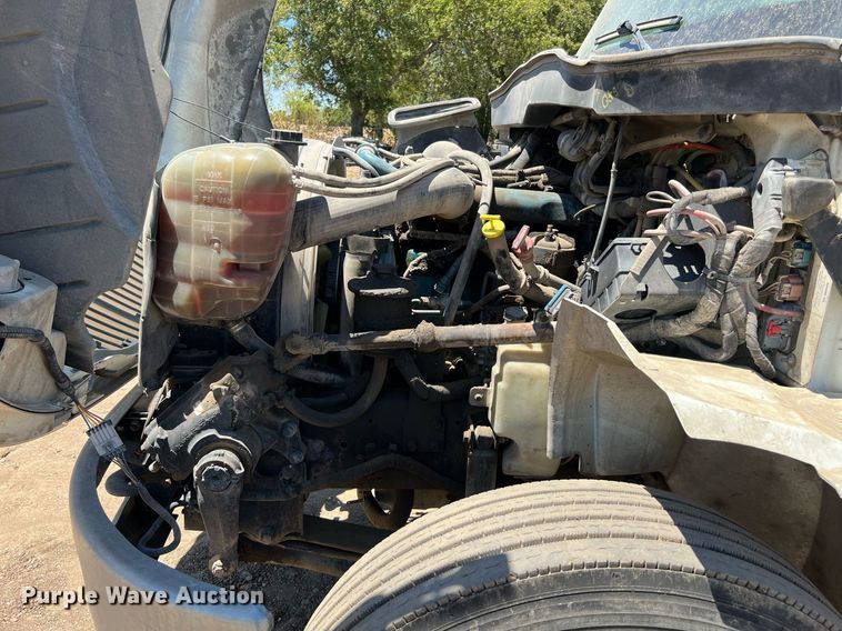 image for item DQ2166 2007 International 4300  dump truck