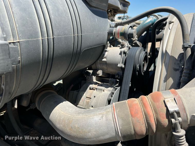 image for item DQ2166 2007 International 4300  dump truck