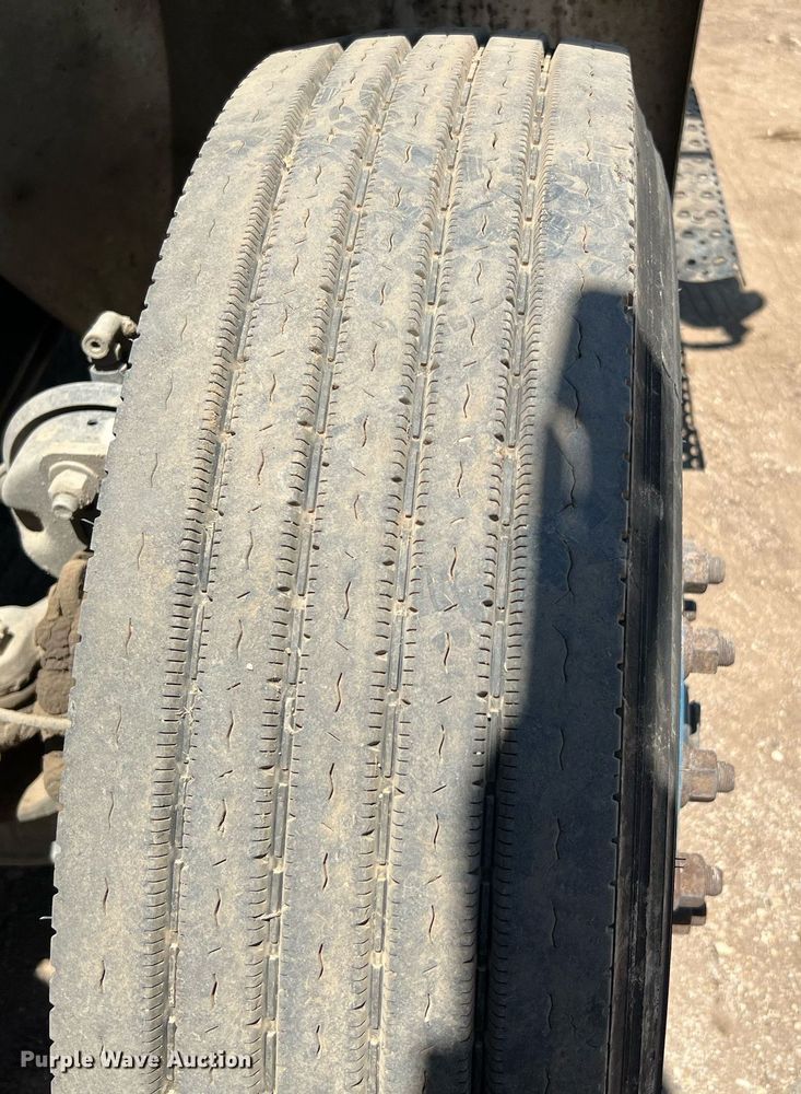 image for item DQ2166 2007 International 4300  dump truck