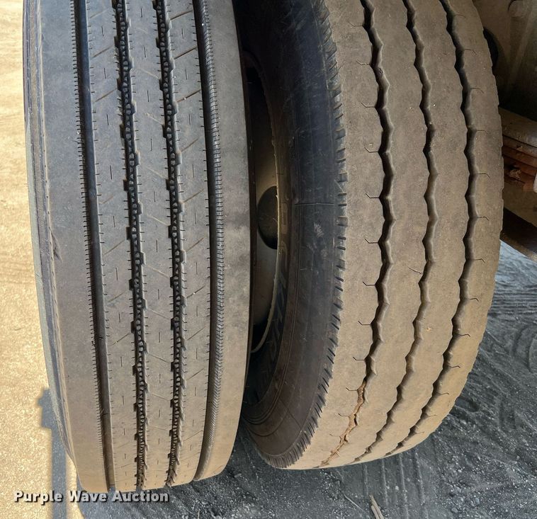 image for item DQ2166 2007 International 4300  dump truck