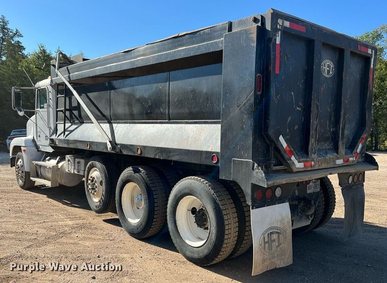 image for item DQ2167 2000 Freightliner FLD  dump truck