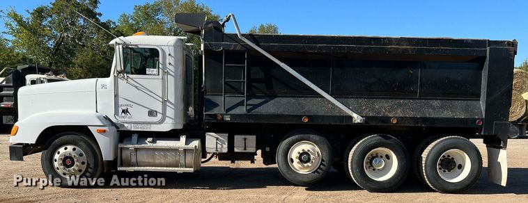 image for item DQ2167 2000 Freightliner FLD  dump truck