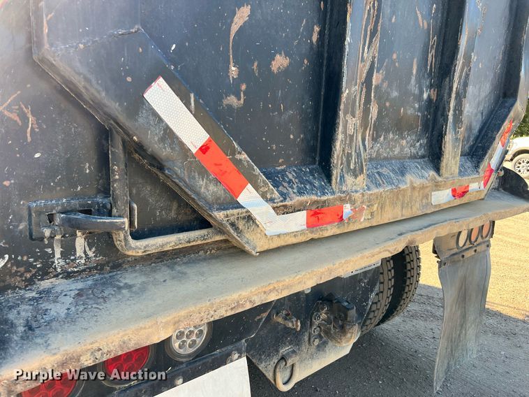 image for item DQ2167 2000 Freightliner FLD  dump truck