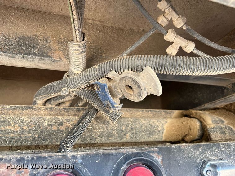 image for item DQ2167 2000 Freightliner FLD  dump truck