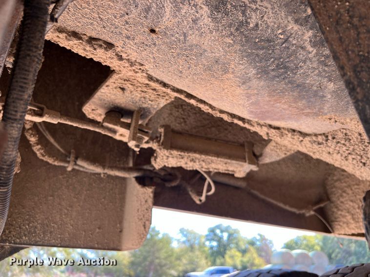 image for item DQ2167 2000 Freightliner FLD  dump truck