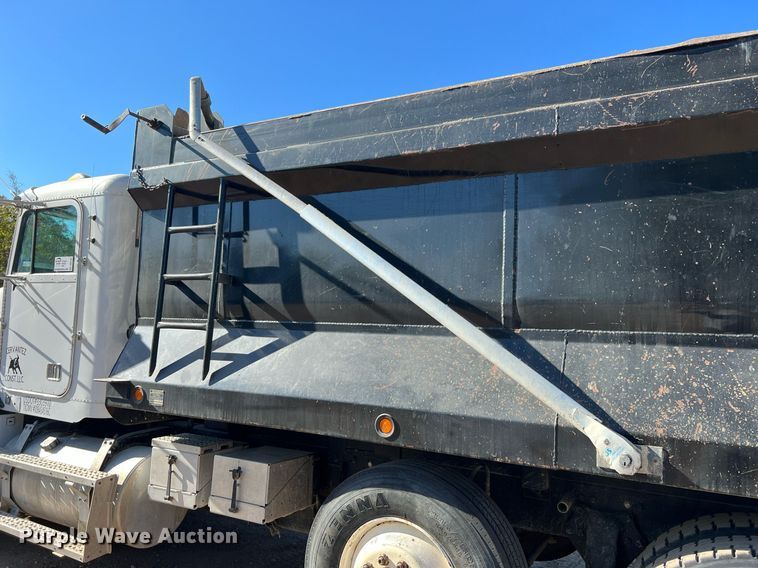 image for item DQ2167 2000 Freightliner FLD  dump truck