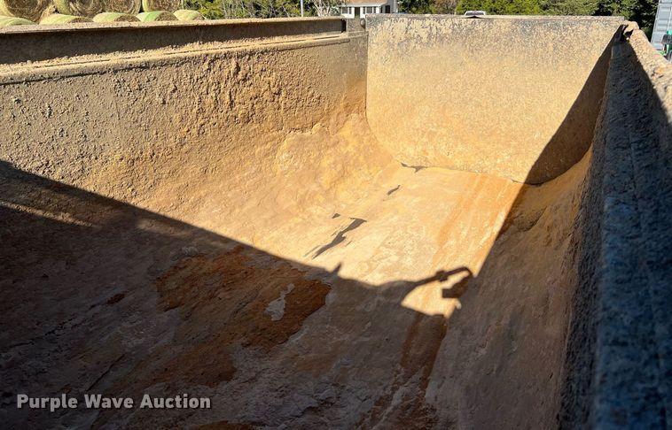 image for item DQ2167 2000 Freightliner FLD  dump truck