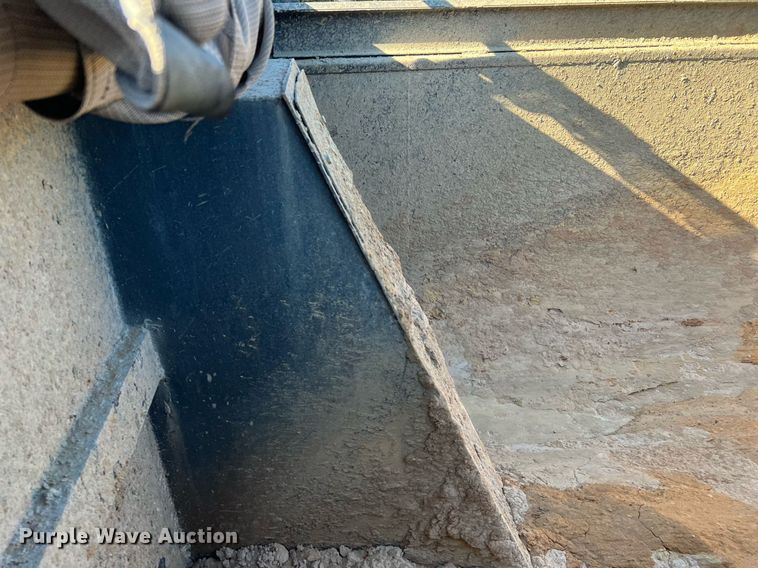 image for item DQ2167 2000 Freightliner FLD  dump truck