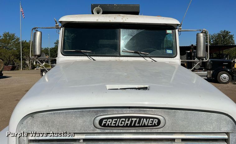 image for item DQ2167 2000 Freightliner FLD  dump truck