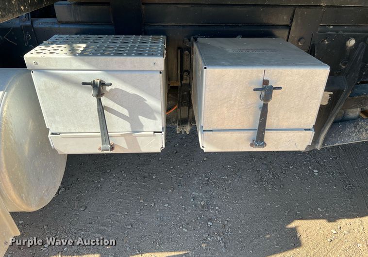 image for item DQ2167 2000 Freightliner FLD  dump truck