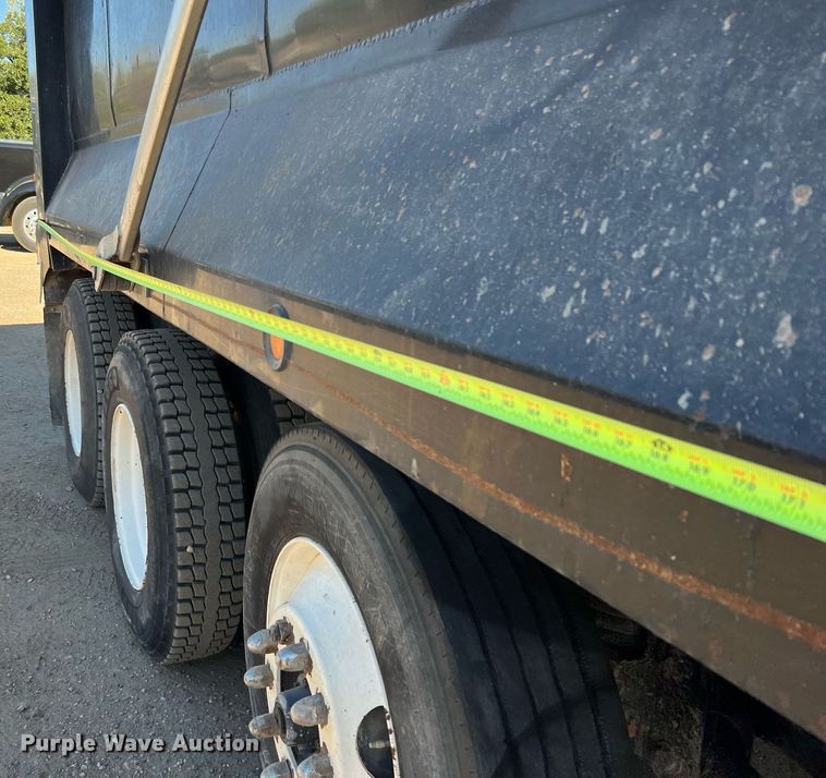 image for item DQ2167 2000 Freightliner FLD  dump truck