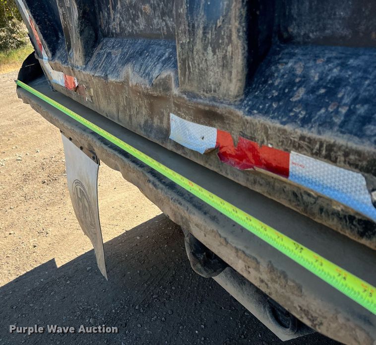 image for item DQ2167 2000 Freightliner FLD  dump truck