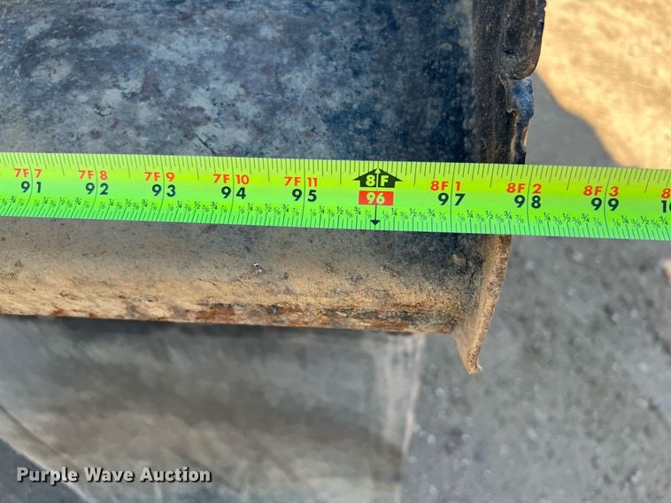 image for item DQ2167 2000 Freightliner FLD  dump truck