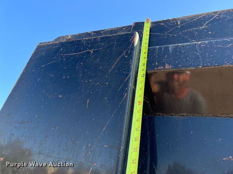 image for item DQ2167 2000 Freightliner FLD  dump truck